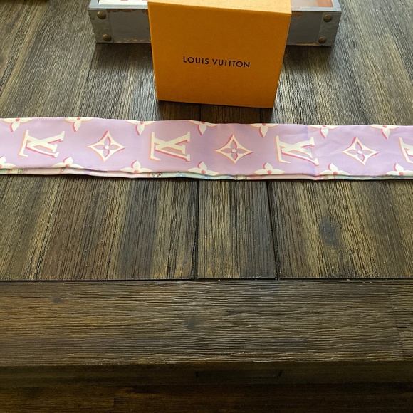 Louis Vuitton Scarf - Picture 1 of 4